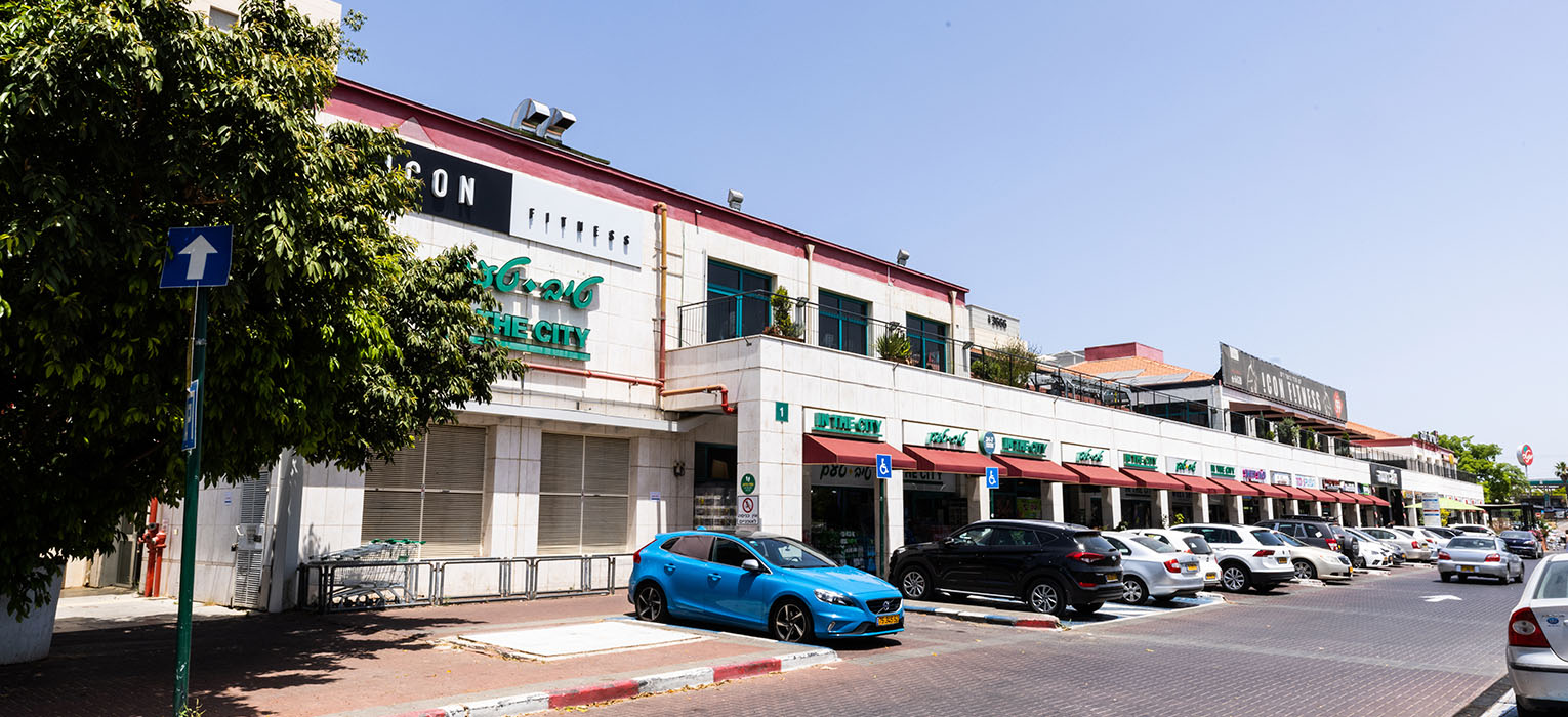 Inside Azrieli Mall Ra’anana 3